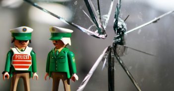 Qui est-ce un artisan vitrier qualifié Paris 9 ?